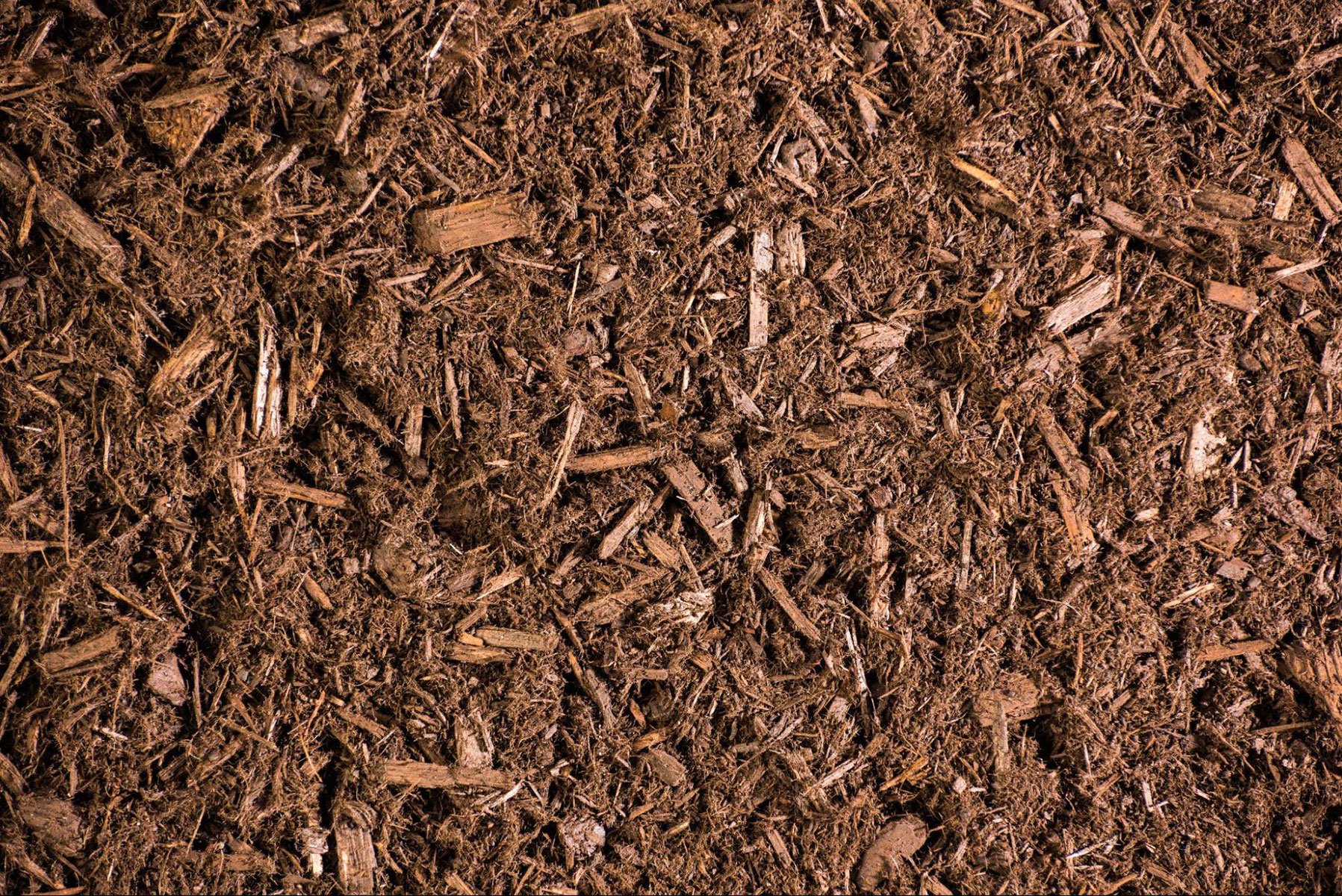 The Benefits Of Mulching and How To Apply It